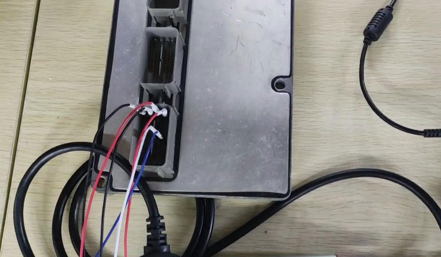 Connect with PCMTuner ecu tool for password/ecu reading via obd on bench 1